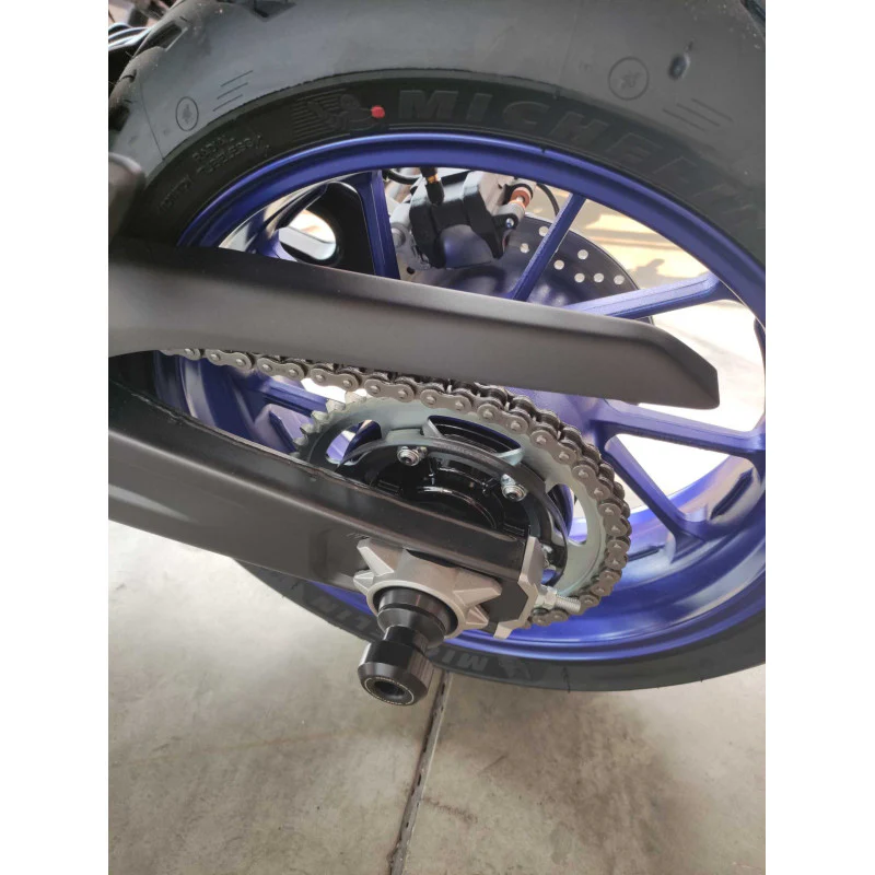 2022-2025 Yamaha YZF-R7 Rear Axle Spool Sliders by Womet-Tech - Image 6